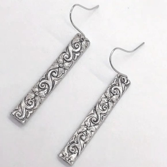 CARVED DESIGN DANGLES in Silver - Picture 1 of 1